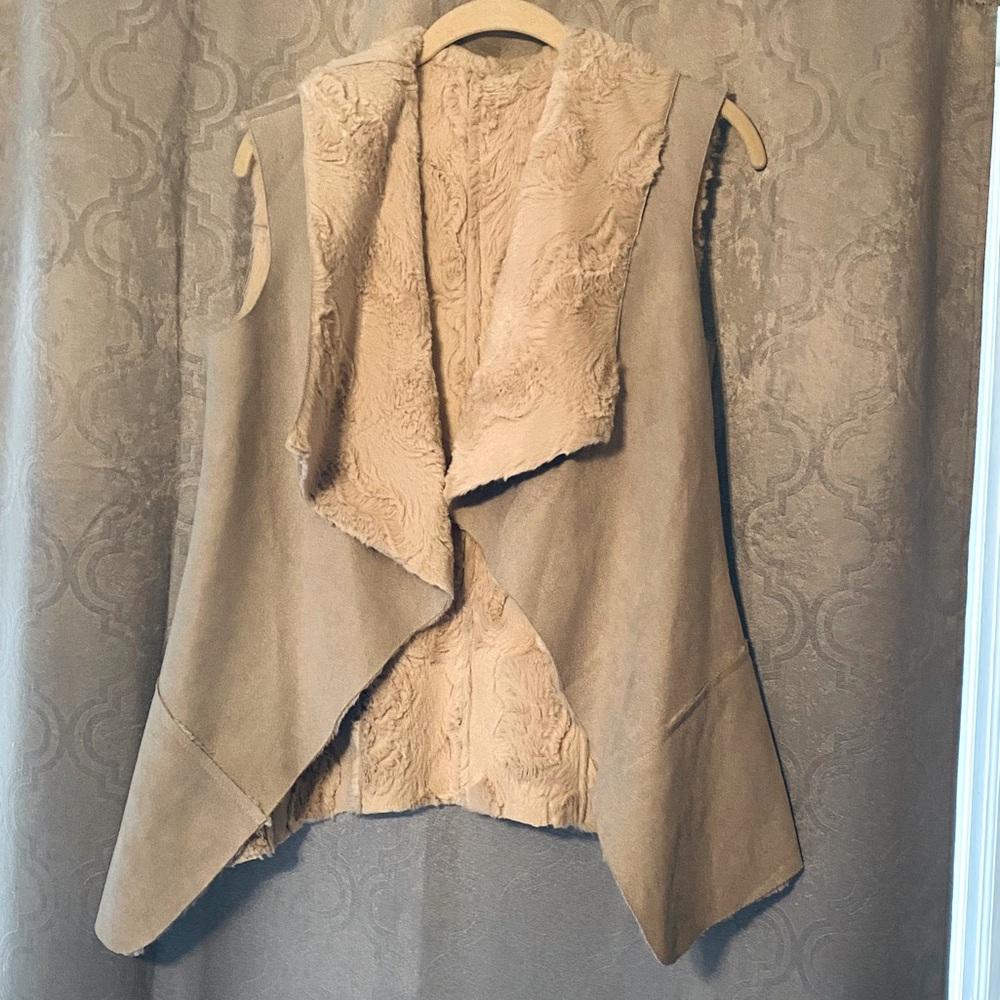 Velvet vest. Size medium.